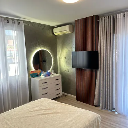 Pogradec Apartment アパート