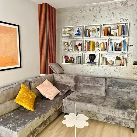 Pogradec Apartment アパート