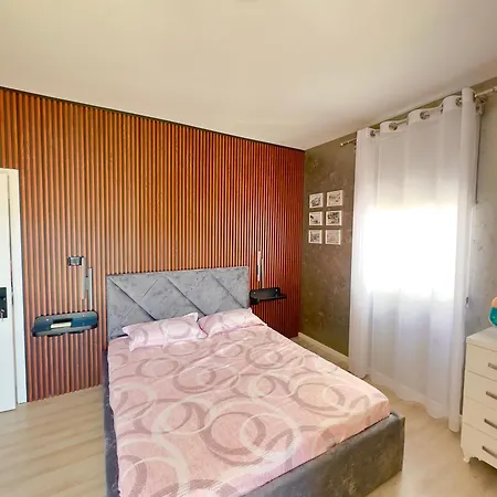 Pogradec Apartment アパート *