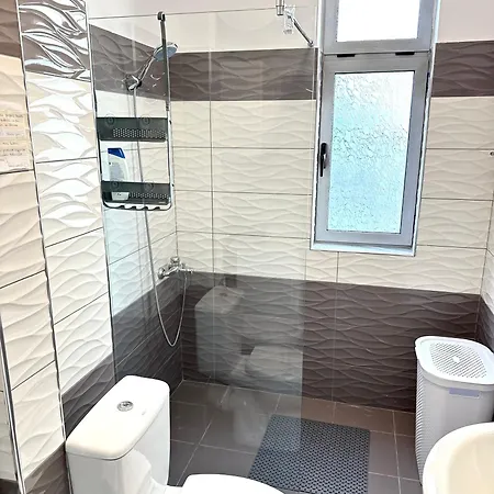 Pogradec Apartment ポグラデツ