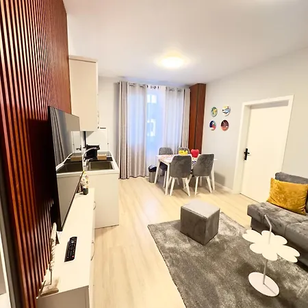 アパート Pogradec Apartment