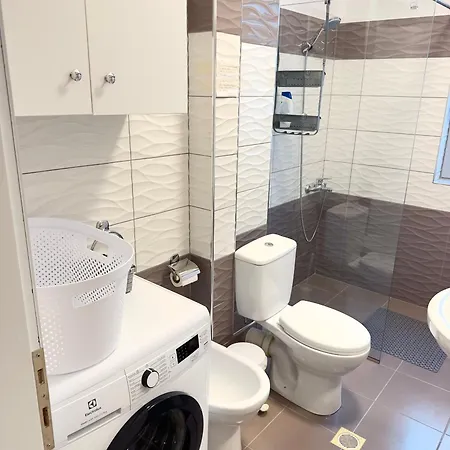 Pogradec Apartment アパート