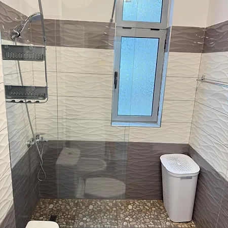 Pogradec Apartment アパート ポグラデツ